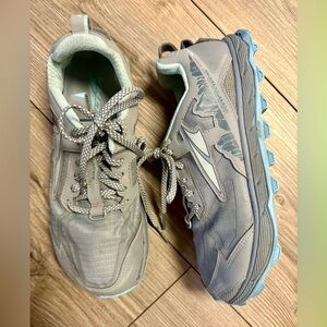 Altra Women's Taupe and Blue Sneakers